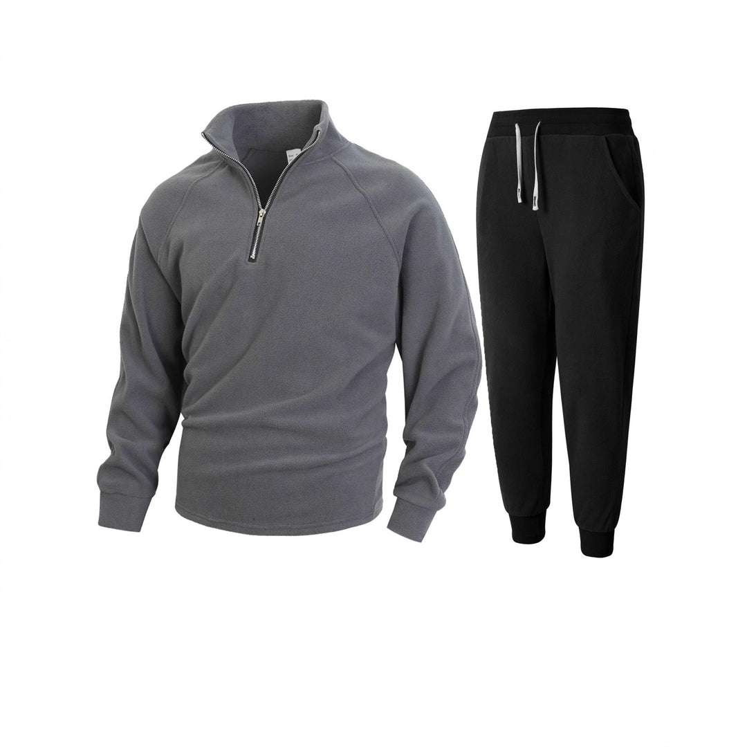 Herren Fleece-Oberteil mit modernem Stehkragen und sportlicher Jogginghose Echoarchiv