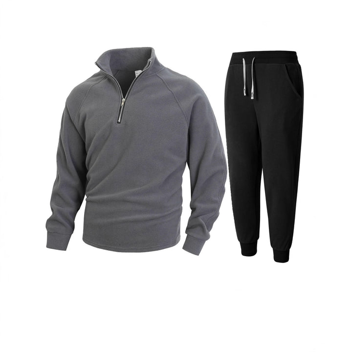 Herren Fleece-Oberteil mit modernem Stehkragen und sportlicher Jogginghose Echoarchiv