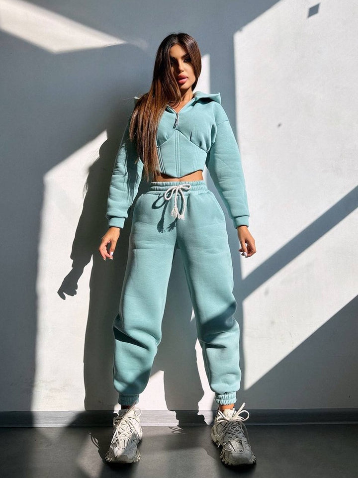 Damen Crop-Kapuzenjacke mit Korsagennaht und High-Waist Jogginghose – Élanora