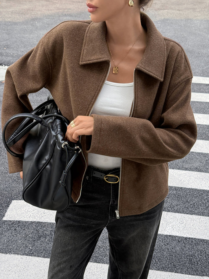Damen kaschmirähnliche Wolljacke mit durchgehendem Reißverschluss, oversized Schnitt und Hemdkragen – Célinea