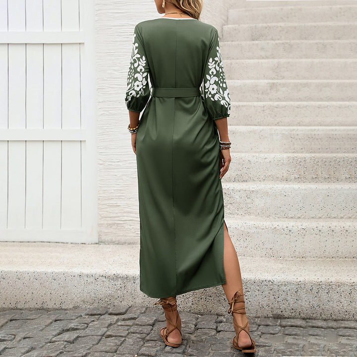 Damen Maxikleid mit Ethno‑Print, V‑Ausschnitt, knöchellanger Schnitt und Bindegürtel Echoarchiv
