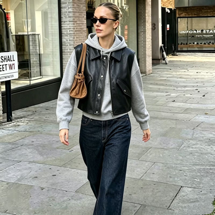 Damen Cropped Utility Weste aus Lederoptik mit Kragen, Ringzipper und aufgesetzten Pattentaschen Echoarchiv