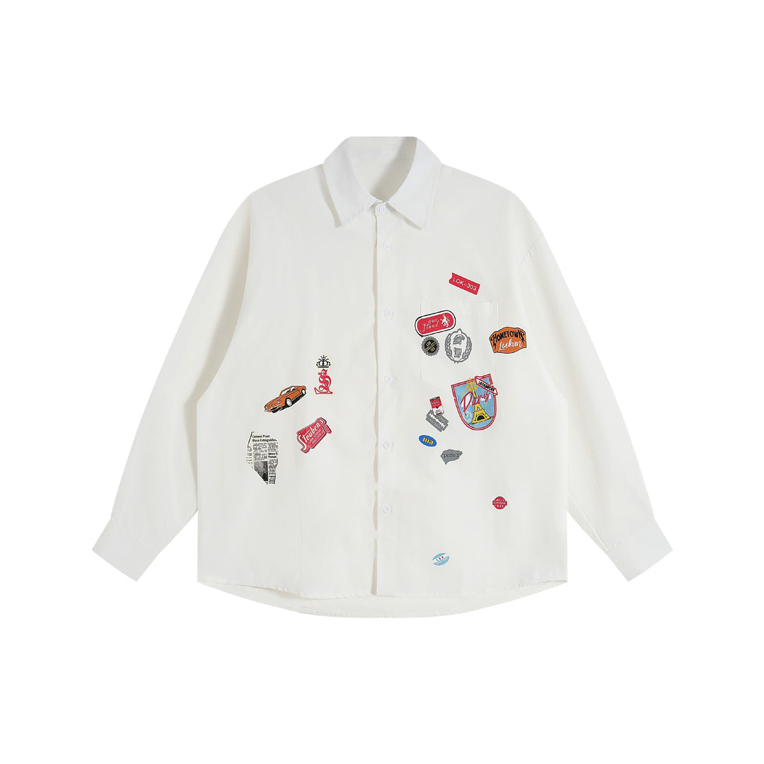 Unisex Lockeres Button-Down-Hemd mit vintage-inspirierten Emblem-Patches und Brusttasche Echoarchiv