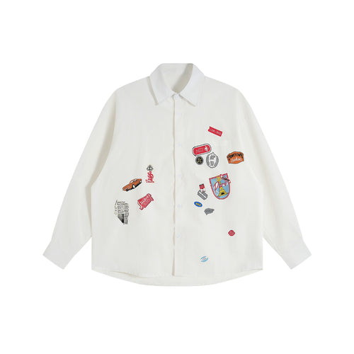 Unisex Lockeres Button-Down-Hemd mit vintage-inspirierten Emblem-Patches und Brusttasche Echoarchiv