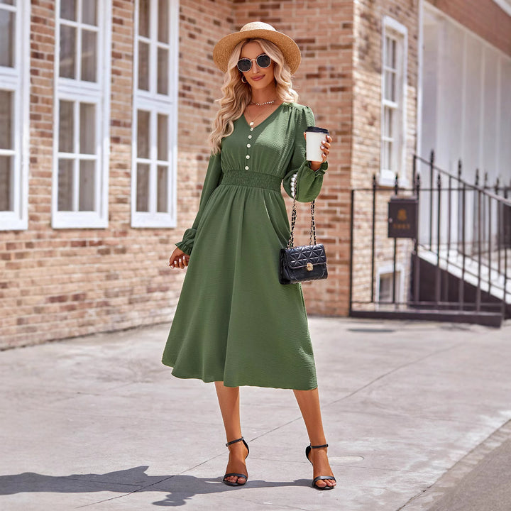 Damen Midikleid mit V-Ausschnitt, geraffter Smock-Taille und Knopfleiste – Élara