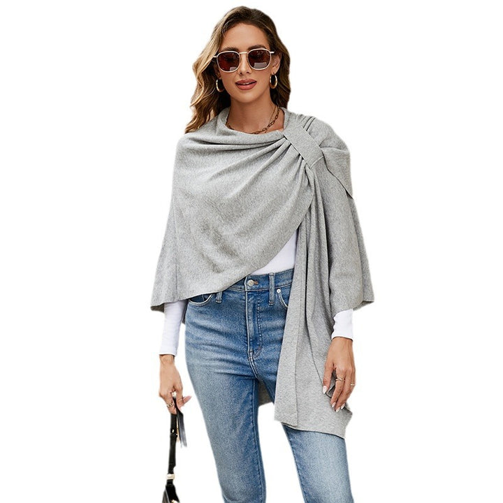 Damen Kapuzenponcho aus Feinstrick mit asymmetrischem Saum – Avérine