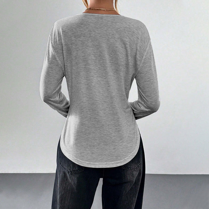 Damen legeres V-Ausschnitt Langarmshirt mit offenem Kragen, weichem Jersey und abgerundetem Saum – Avérine