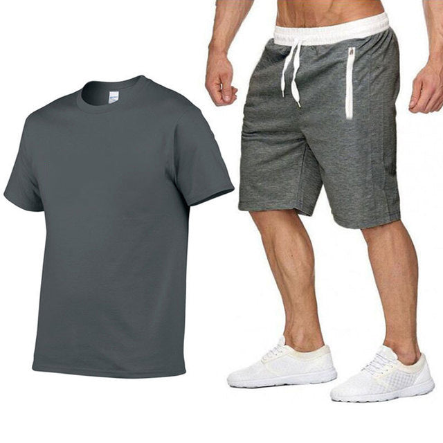 Herren sportliches T-Shirt und bequeme Shorts im lässigen Stil Echoarchiv