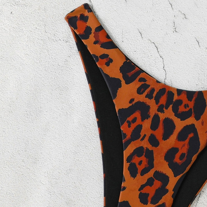 Damen Triangel-Bikini mit hochgeschnittenem Unterteil und animalischem Muster Echo Archiv