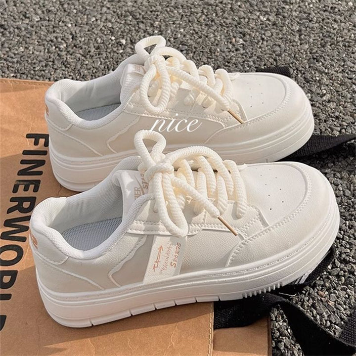 Damen Urbane Plateausneaker im Minimalstil mit gepolstertem Komfortkragen – Névara