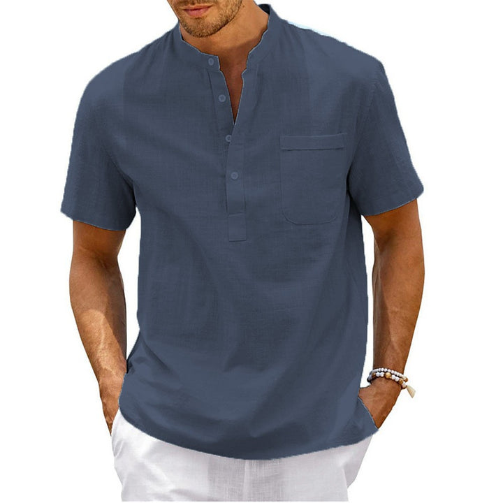Herren Kurzarmhemd mit modernem Henley-Kragen und praktischer Brusttasche Echoarchiv
