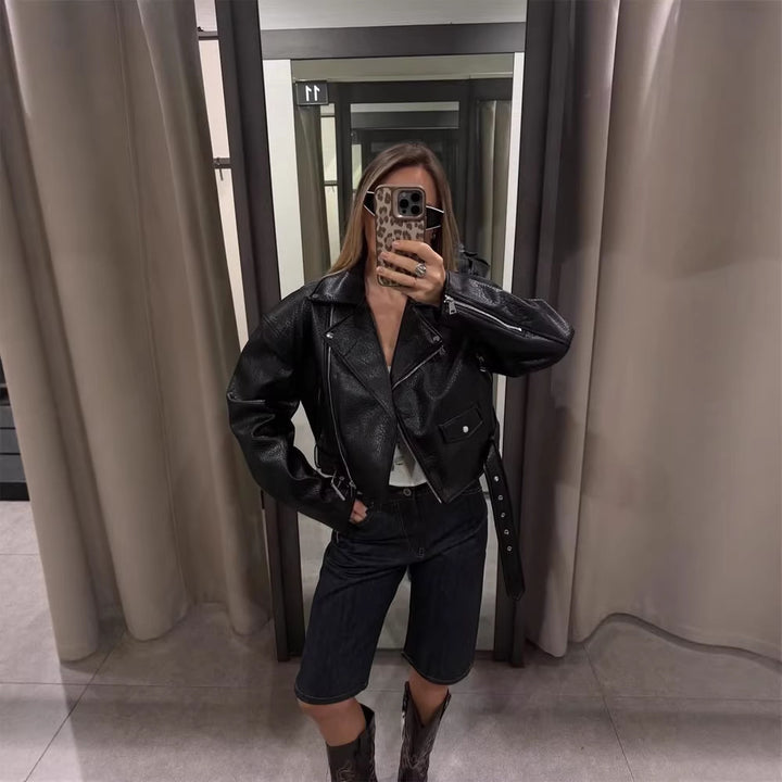 Damen Kurze strukturierte Bikerjacke aus Lederimitat Echoarchiv
