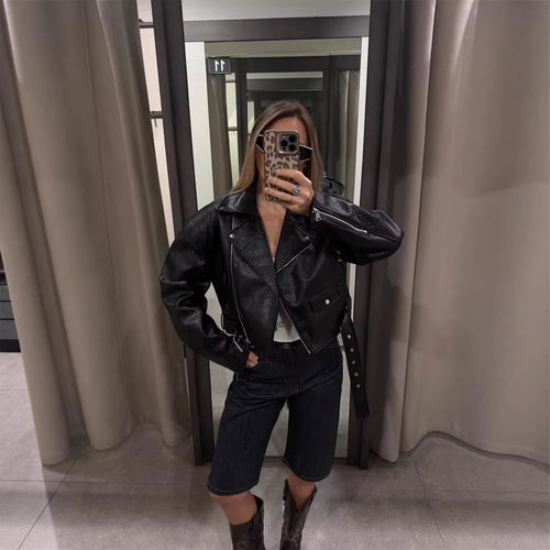 Damen Kurze strukturierte Bikerjacke aus Lederimitat Echoarchiv