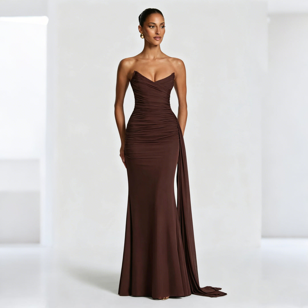 Damen Elegantes und figurbetontes Abendkleid mit asymmetrischen Drapierungen Echo Archiv