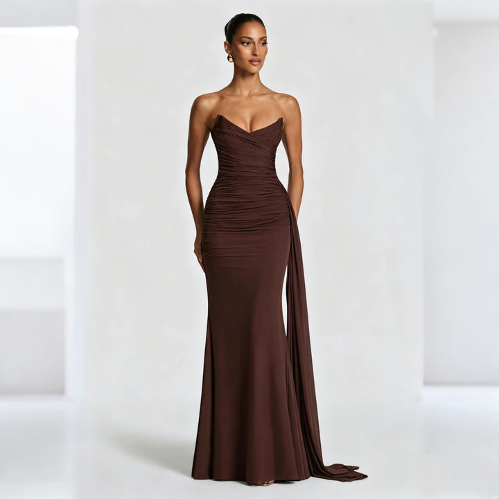 Damen Elegantes und figurbetontes Abendkleid mit asymmetrischen Drapierungen Echo Archiv