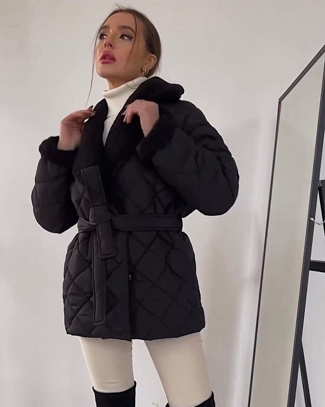Damen Steppjacke mit Teddy-Futter Taillengürtel und großem Schalkragen Echoarchiv