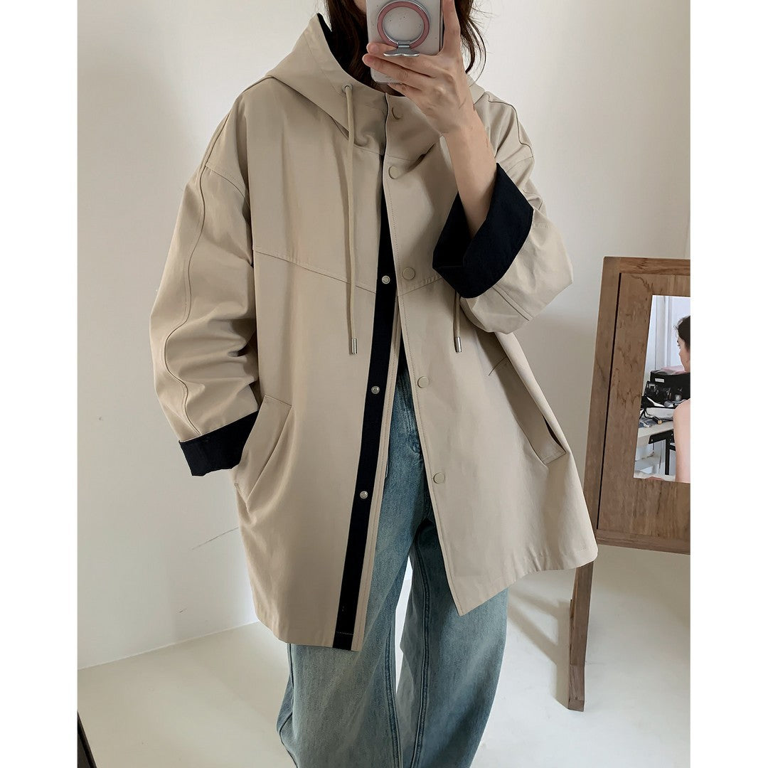 Damen Oversize Kapuzenjacke mit kontrastiertem Saum und Druckknopfleiste Echoarchiv