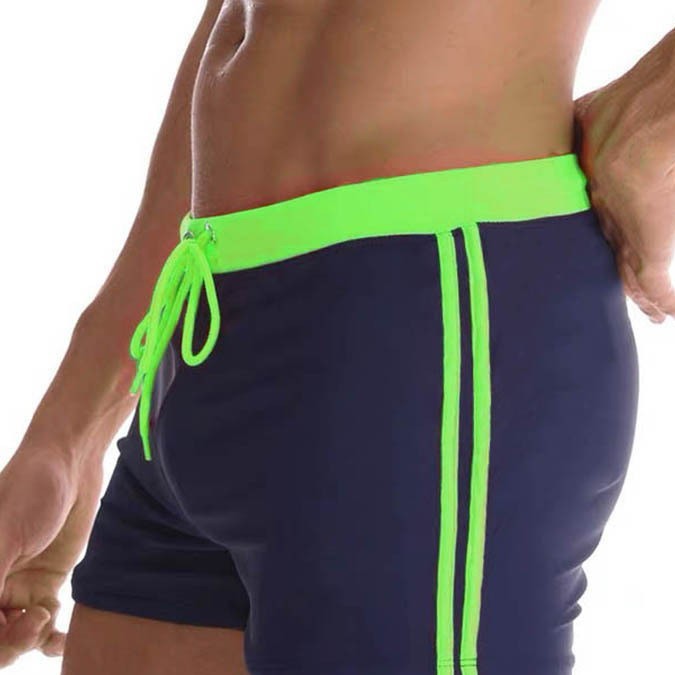 Herren Bade-Shorts mit peppigen Kontrastelementen Echoarchiv