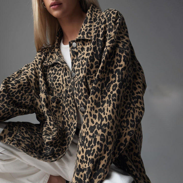 Damen Oversize-Jeansjacke mit Leopardenprint und aufgesetzten Brusttaschen – Célinea