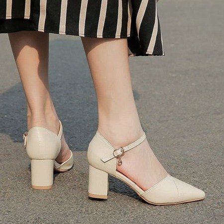 Damen elegante Halbschuhe mit modischer Schnallenverzierung und stabilen Blockabsatz Echoarchiv