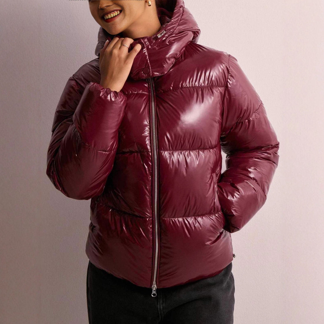 Damen Trendige Hochglanz Daunenjacke mit Kapuze – Célinea