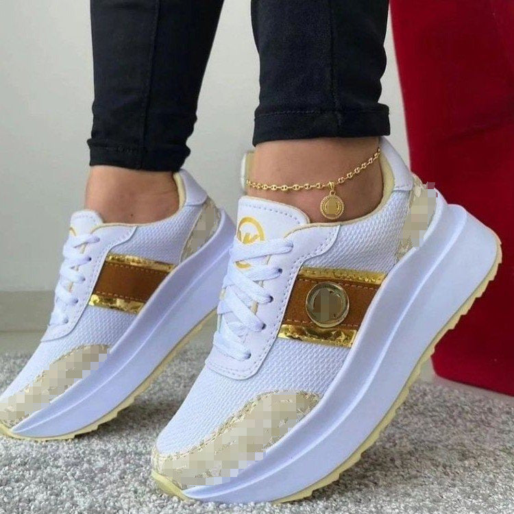 Damen  Plateau-Sneaker mit atmungsaktivem Mesh, Kunstlederbesatz und goldenen Akzentstreifen Echo Archiv