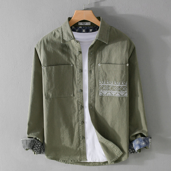 Herren Baumwoll-Overshirt mit Kontrastfutter, Brusttaschen und feiner Stickerei Echoarchiv