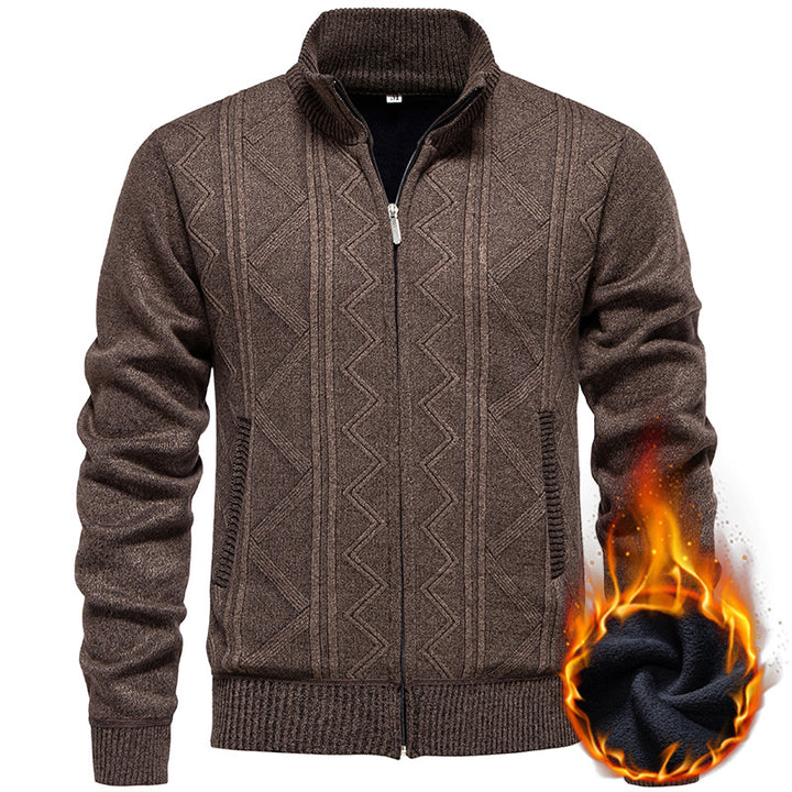 Herren Strickjacke mit Zopfmuster und hohem Stehkragen Echoarchiv