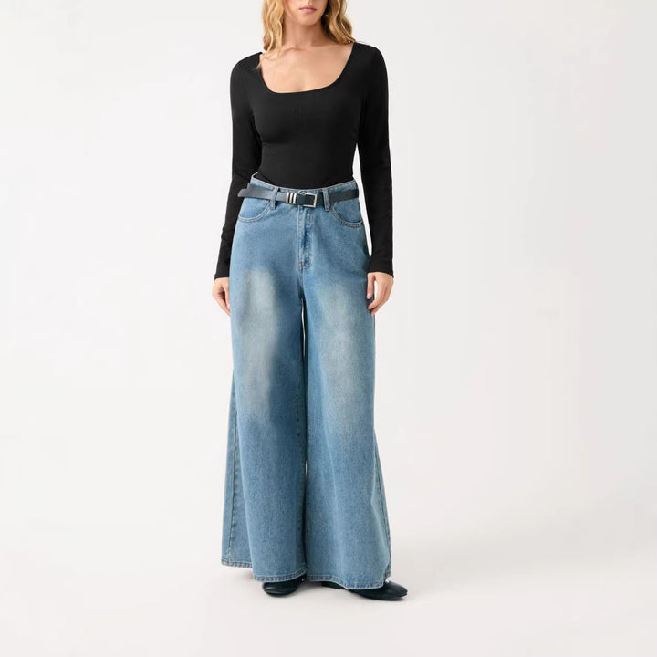Damen Tailliertes Rippfeinstrick-Longsleeve mit weitem U-Boot-Ausschnitt – Avérine