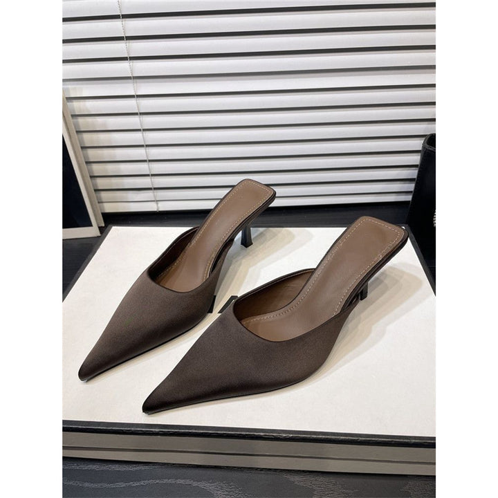 Damen Spitz zulaufende Mule mit niedrigem Kittenabsatz und fersenfreiem Design – Avérine