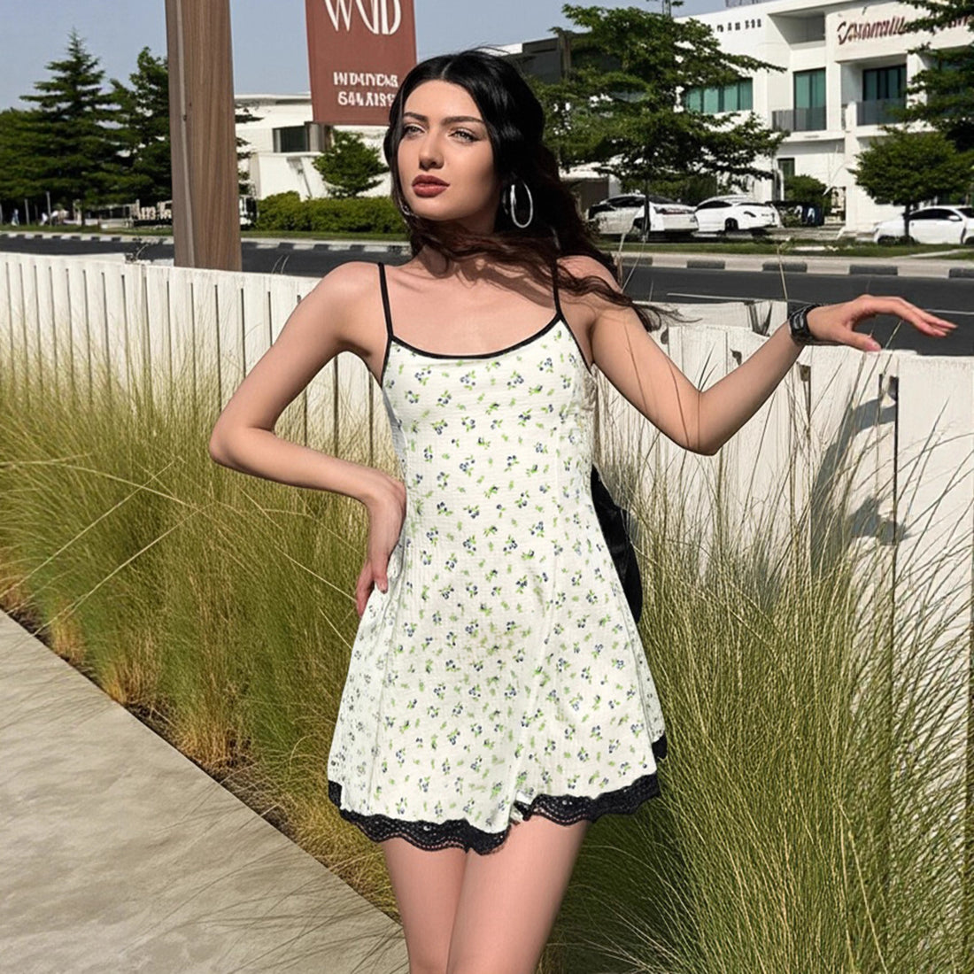 Damen Sommerliches Spaghetti-Trägerkleid mit floralen Mustern und Spitzenbesatz – Élara