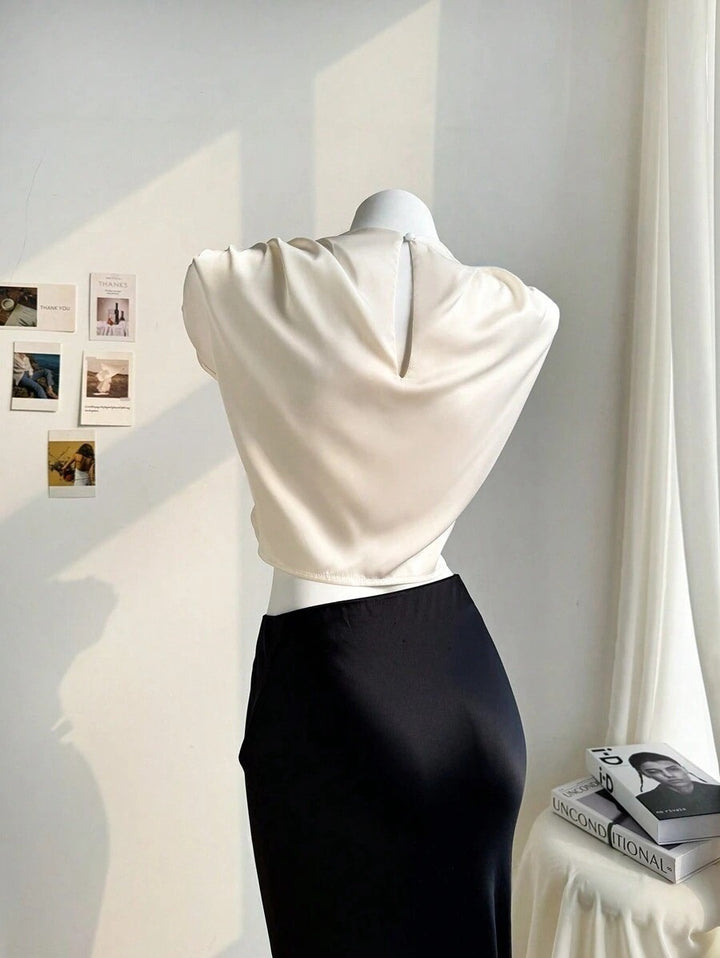 Damen Elegantes Crop-Top mit voluminösen Ärmeln und edlem Rückenausschnitt Echo Archiv
