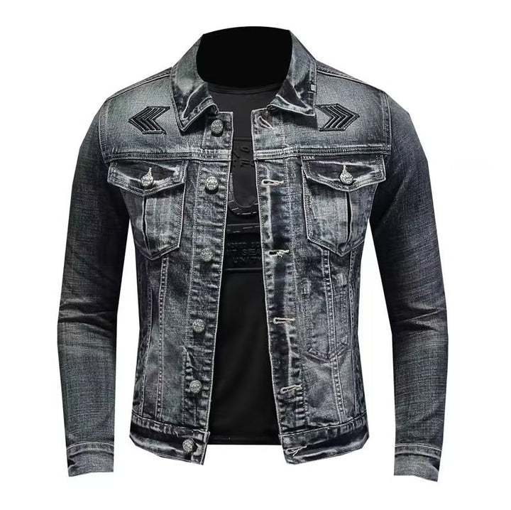 Herren Jeansjacke mit Used-Waschung, aufgesetzten Brusttaschen und dezenter Stickerei Echoarchiv