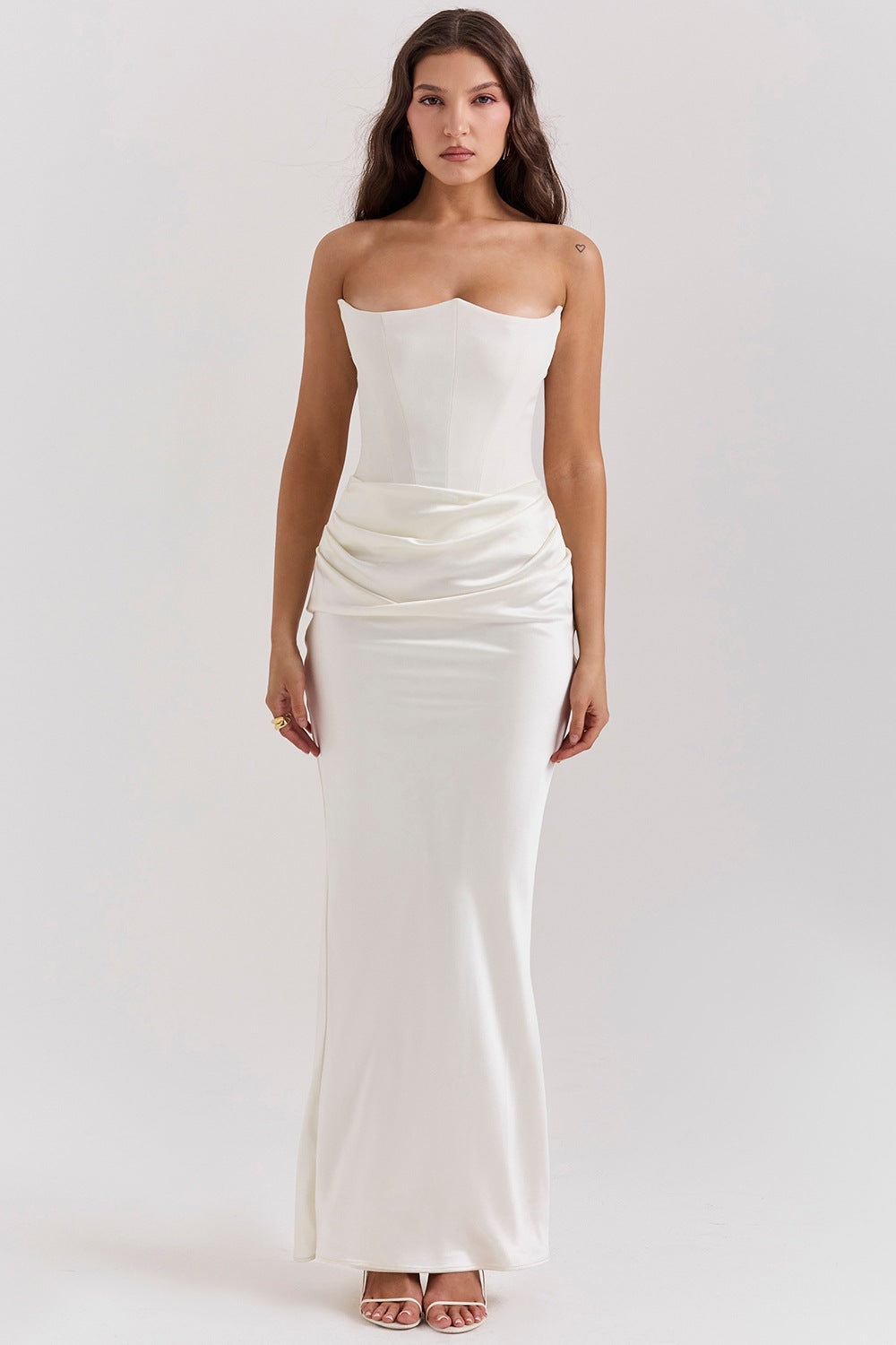 Damen Elegantes Abendkleid mit Herz-Ausschnitt und schimmerndem Oberteil Echoarchiv