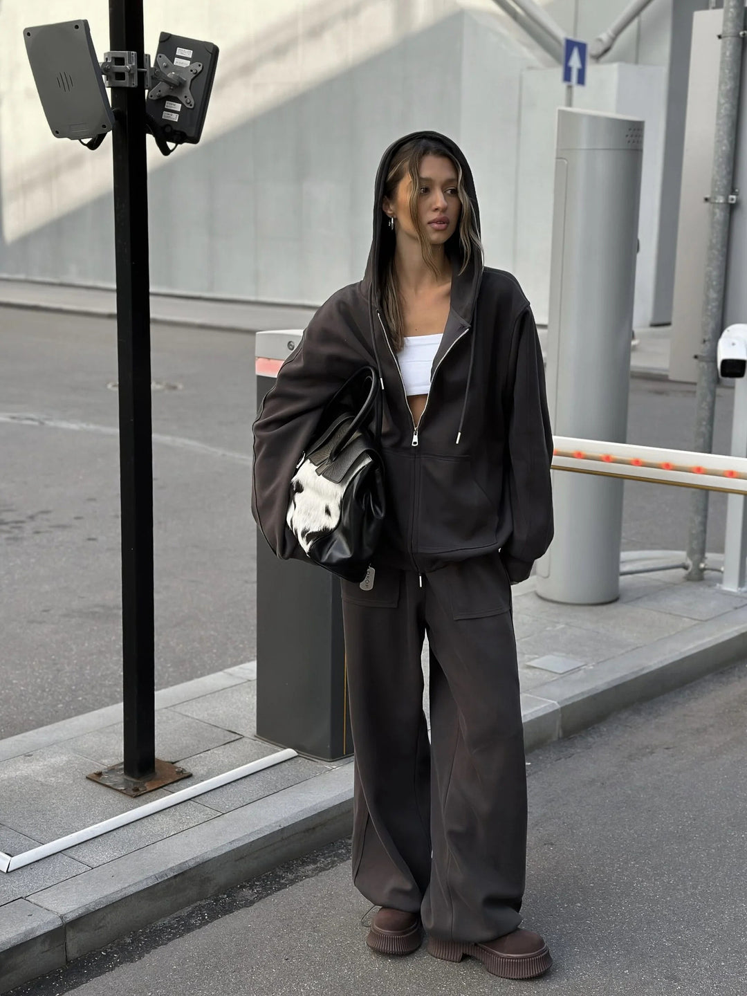 Damen oversized Kapuzenjacke mit Reißverschluss und lässiger Cargo-Loungehose – Auréline