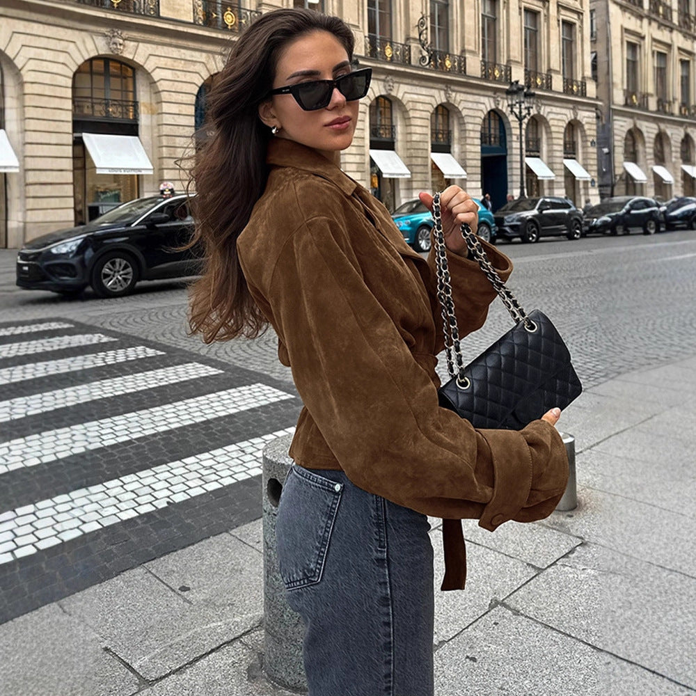 Damen Kurzblouson aus Wildleder‑Look mit Bindegürtel und kastiger Silhouette Echoarchiv