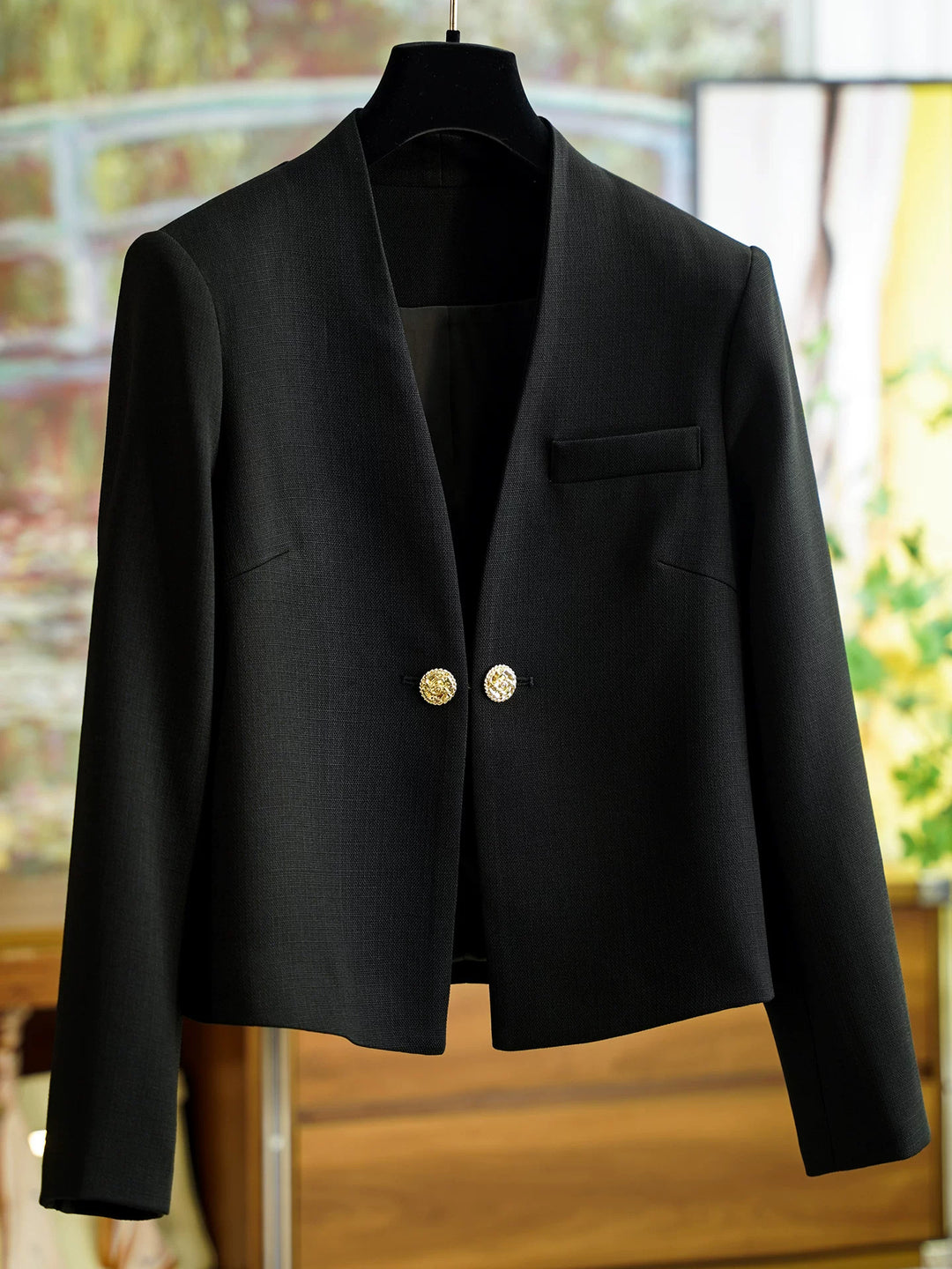 Damen Stilvoller Kurzblazer mit glamourösen Knöpfen Echoarchiv