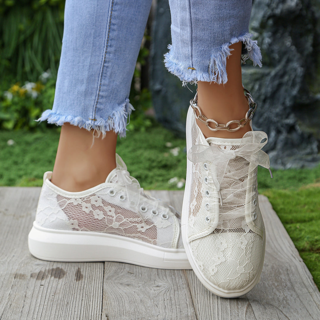 Damen Plateau-Sneaker mit Spitzen-Overlay und transparenten Organzabändern Echoarchiv