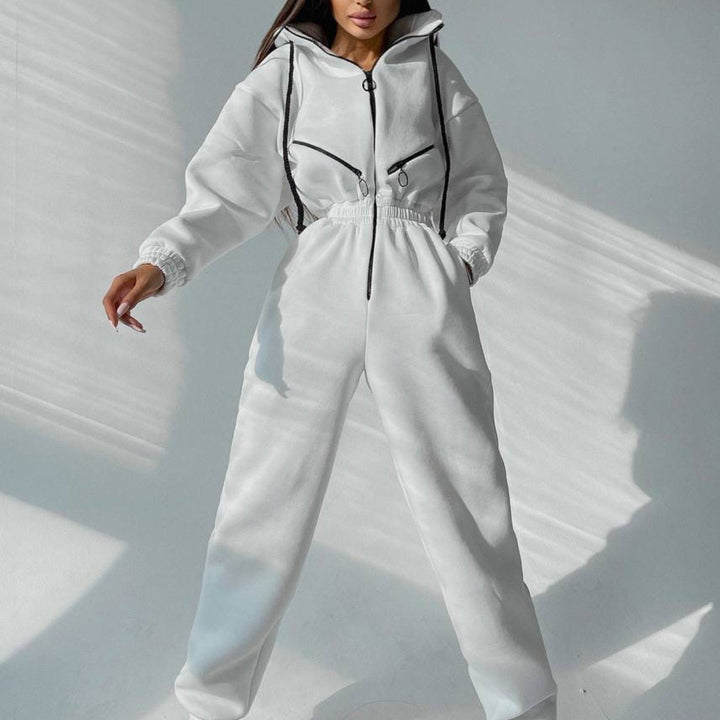 Damen taillierter Kapuzen-Jumpsuit mit elastischem Bund und markanten Kontrast-Reißverschlüssen – Solévia