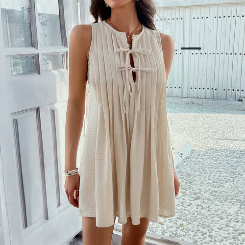 Damen Ärmelloses Sommerkleid mit Plisseefalten und dekorativem Schlüssel-Ausschnitt Echo Archiv