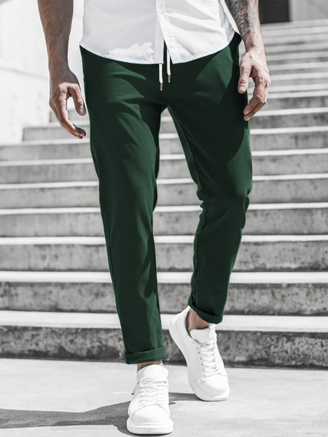 Herren Sportliche Chino-Hose mit flexiblem Bund und modernen Details Echoarchiv