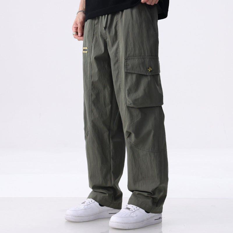 Herren Weite Utility-Cargohose aus Baumwollmix mit Kordelzugbund und aufgesetzten Klappentaschen Echoarchiv