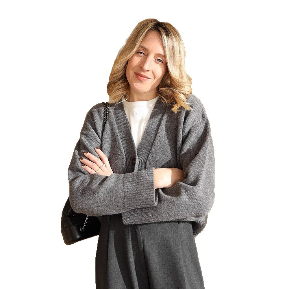 Damen Boxy Strickjacke mit V-Ausschnitt, aufgesetzten Taschen und Hornknöpfen Echoarchiv