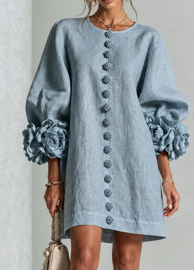 Damen Kurz geschnittenes Leinenkleid mit 3D‑Blütenärmeln und mittiger Knopfleiste Echo Archiv