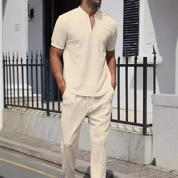 Herren sportliches Zweiteiler-Outfit mit modernem Reißverschluss und atmungsaktiven Materialien Echoarchiv
