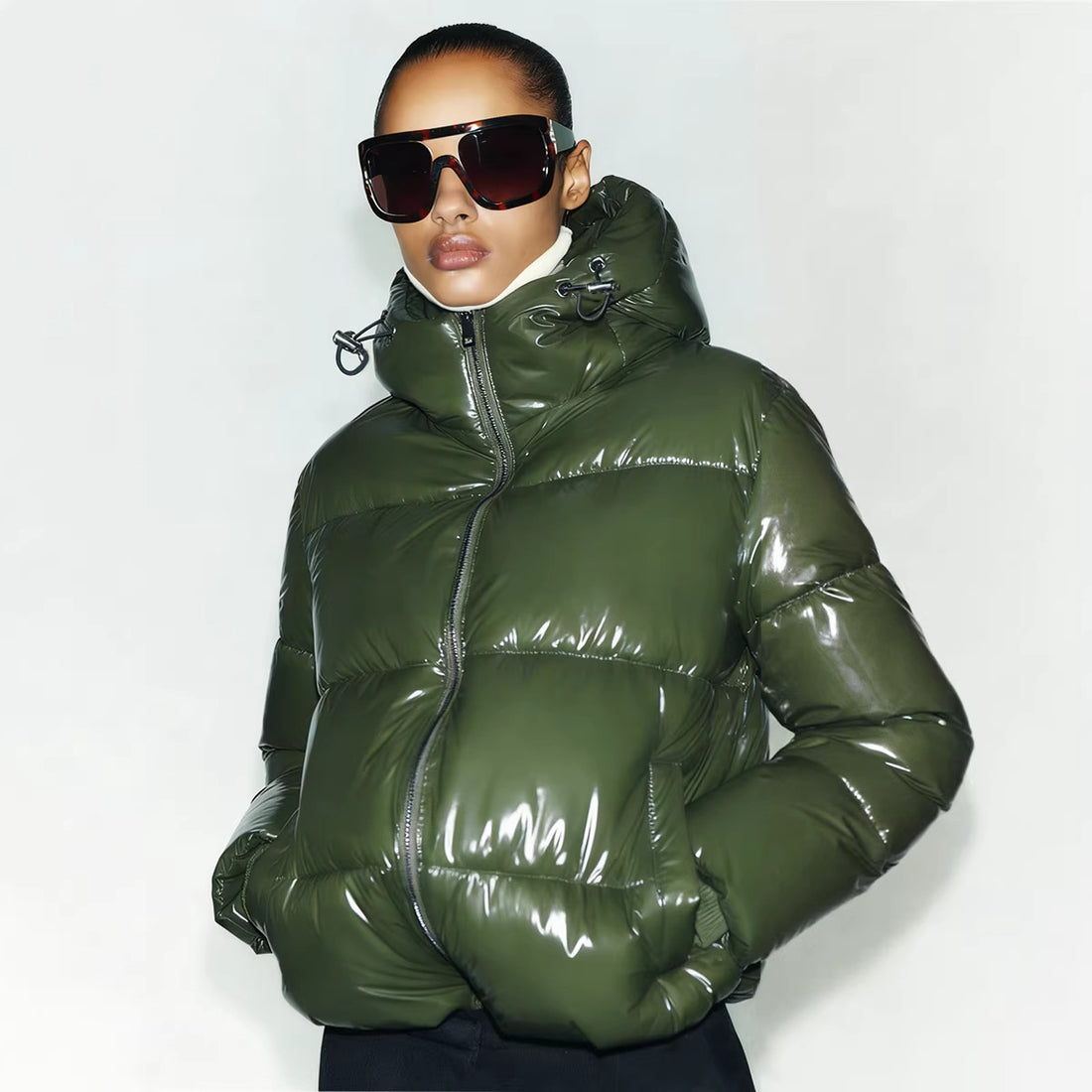 Damen Stylische Daunenjacke mit Kapuze – Célinea