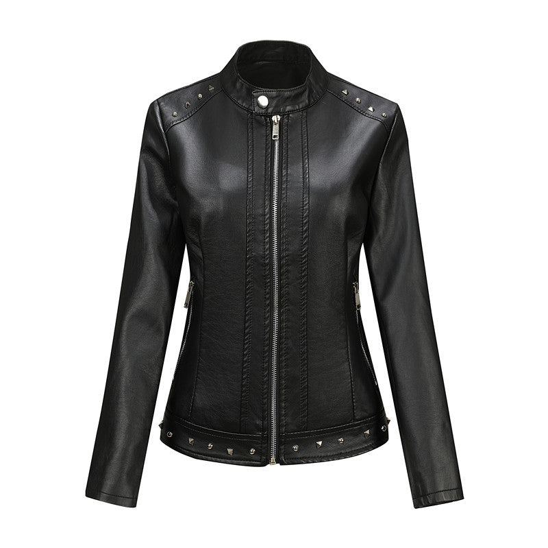 Damen Bikerjacke aus Lederimitat mit Nietenverzierung und tailliertem Schnitt Echoarchiv