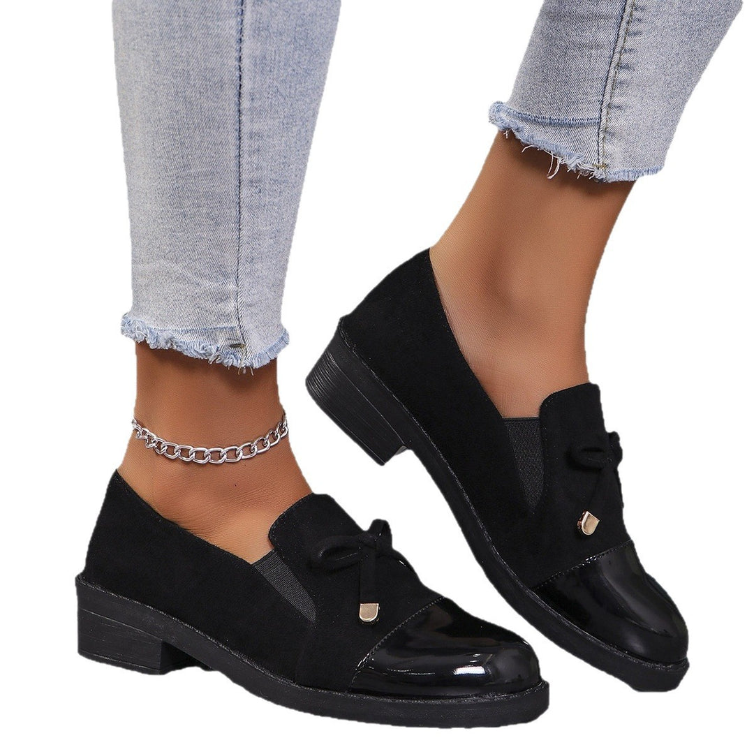 Damen Slip-On Loafer aus Veloursimitat mit Lackkappe, elastischem Einsatz und Zierschleife Echo Archiv