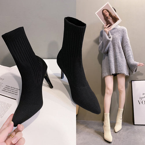 Damen nan Strick-Stiefelette mit konturierter Sockenkonstruktion, schlankem Pfennigabsatz und pointierter Vorderkappe Echo Archiv