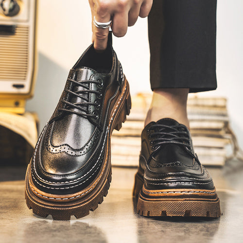 Herren Plateau-Derby mit Brogue-Details und profilierter Gummisohle – Tavélo